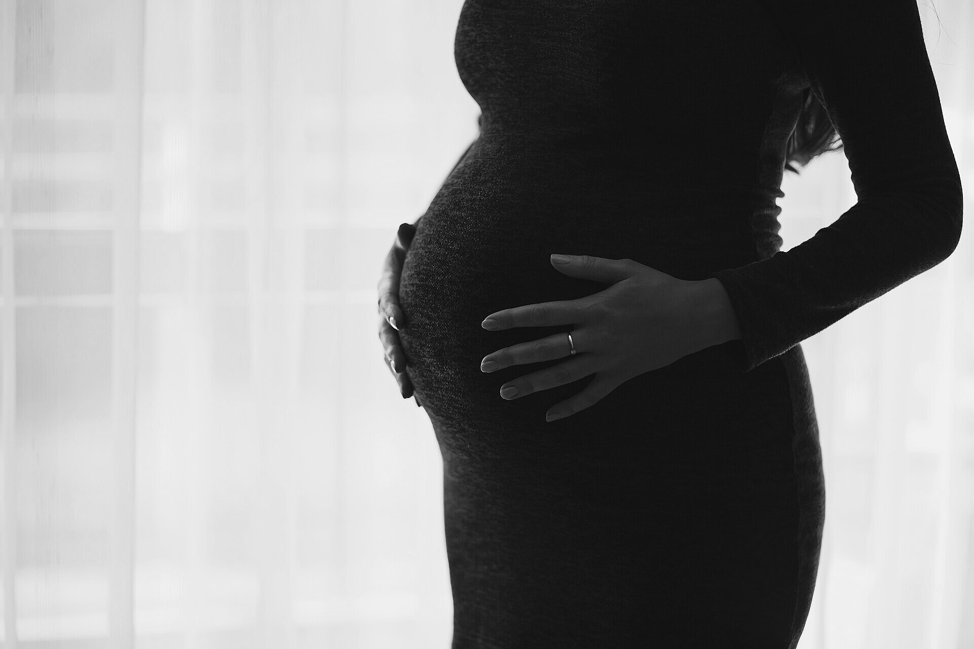 Future maman en tenue de grossesse Maman Lune